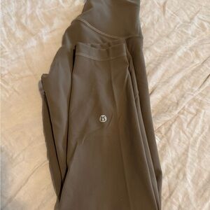 Wunder train high rise crop 23” nomad size 4